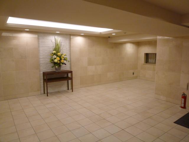 Entrance. Common areas