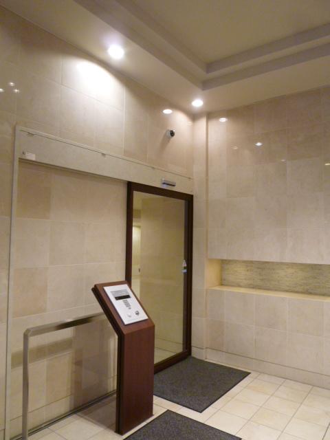 Entrance. Common areas