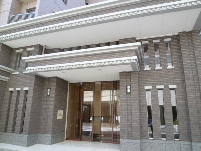 Entrance. Common areas