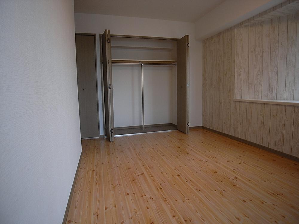 Non-living room. Room with a bay window. Indoor (12 May 2013) Shooting