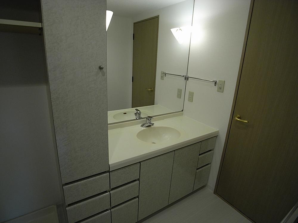 Wash basin, toilet. Storage is abundant and convenient washroom.