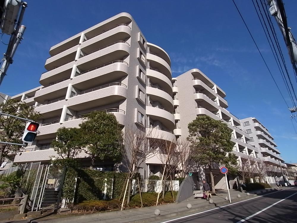 Local appearance photo. It is a quiet residential area. Supermarket and park in the surrounding area, Bank, Convenient facilities Thank many in life, such as. Local (12 May 2013) Shooting