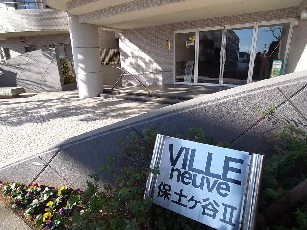 Entrance. Common areas