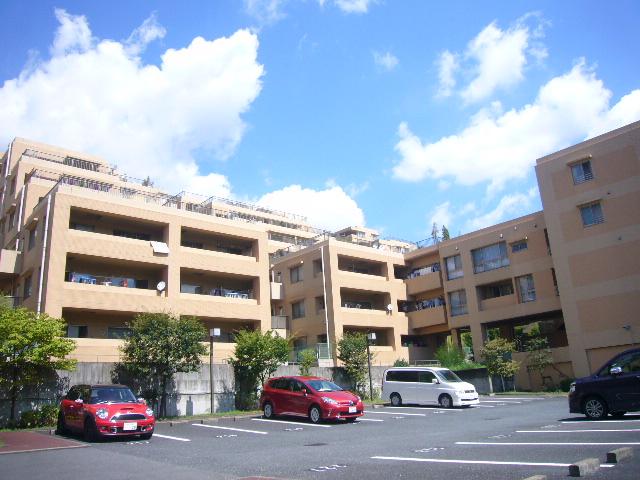 Parking lot. Flat 置駐 car park