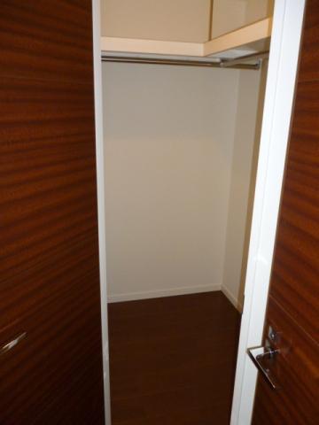 Receipt. Walk-in closet