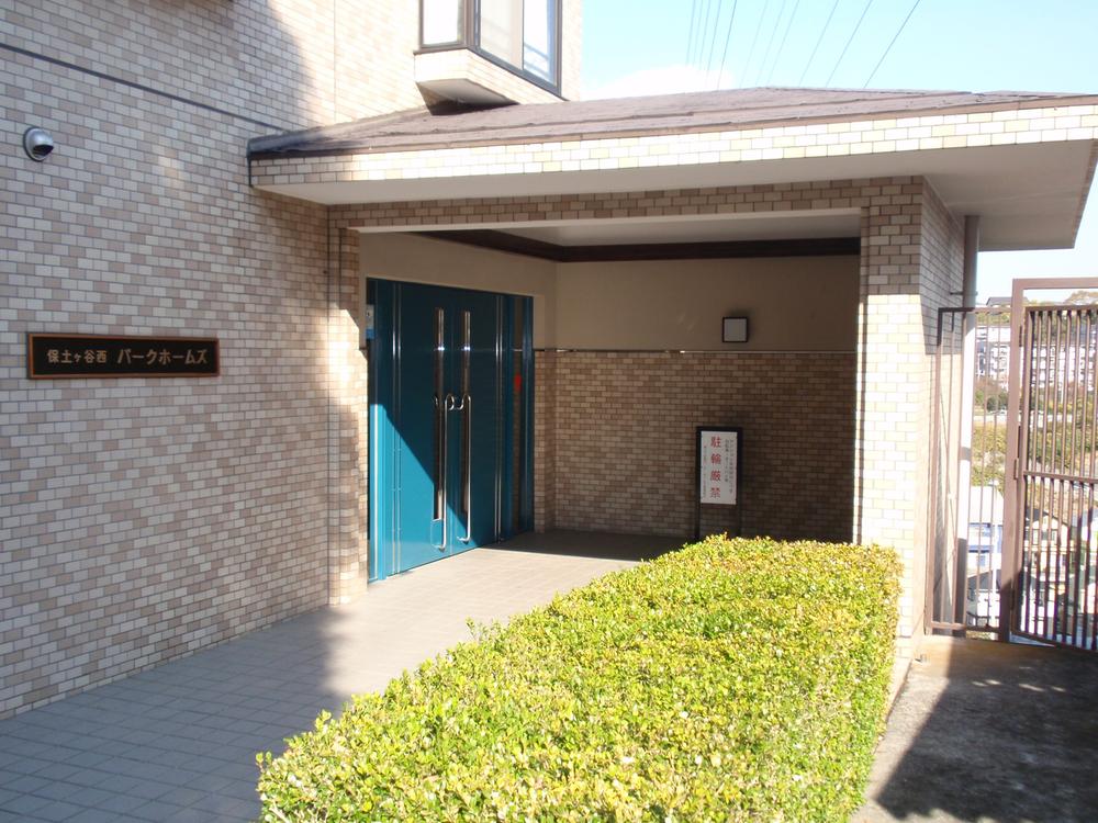 Entrance. Common areas