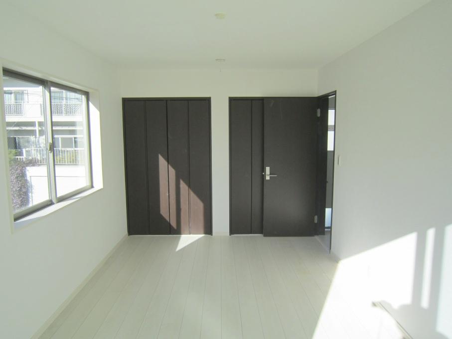 Non-living room. Indoor (12 May 2013) Shooting