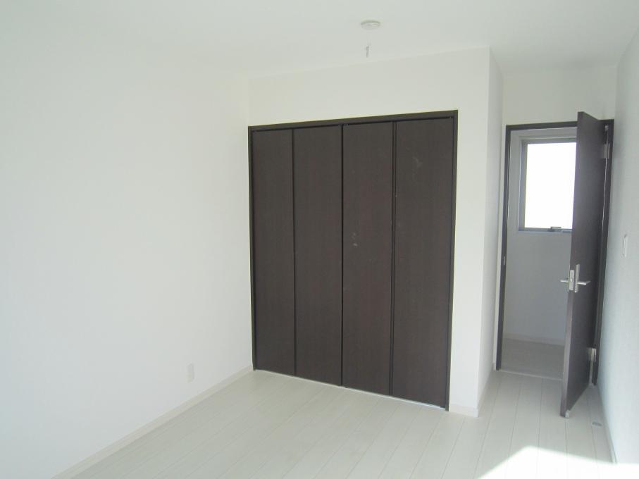 Non-living room. Indoor (12 May 2013) Shooting