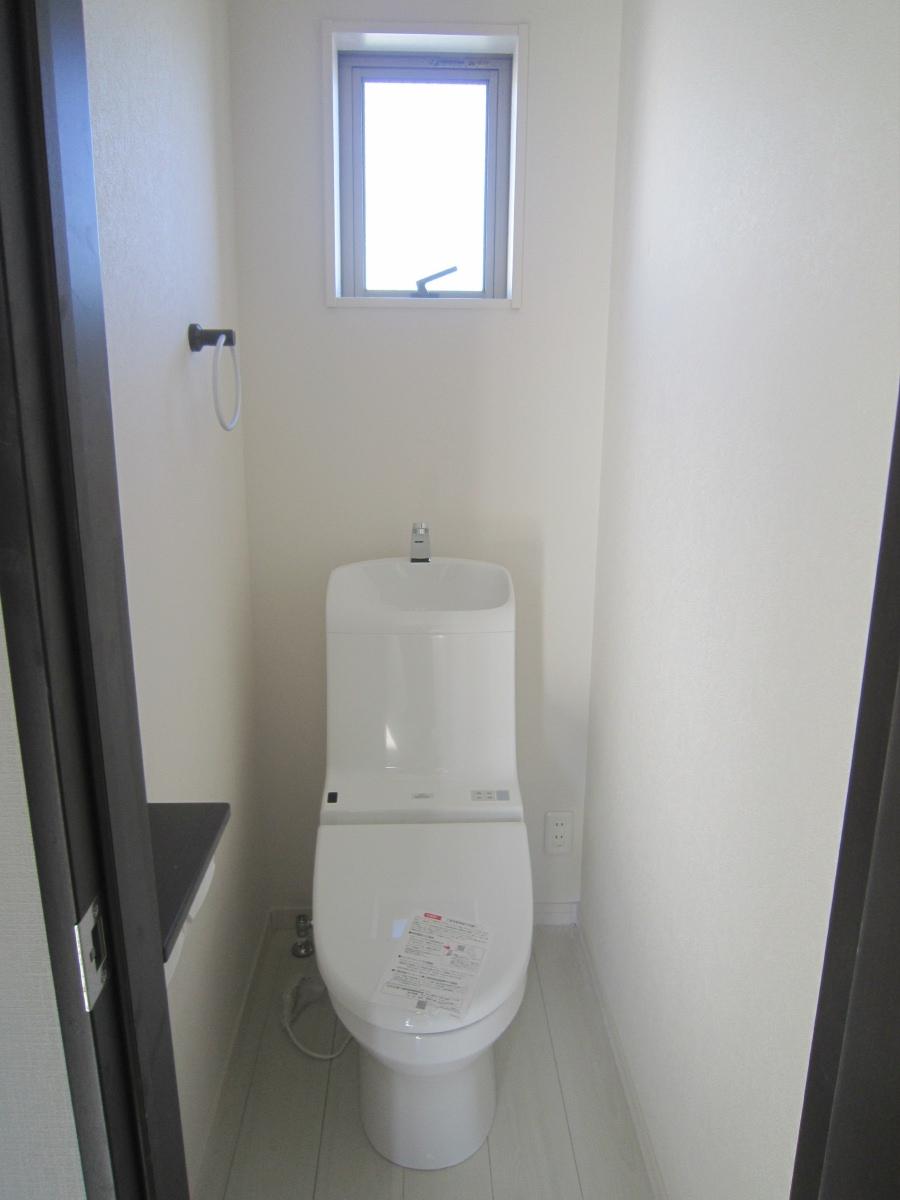 Toilet. Indoor (12 May 2013) Shooting