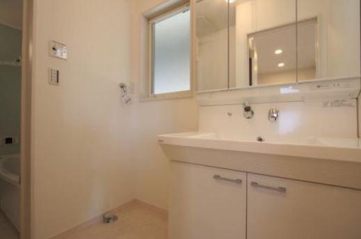 Wash basin, toilet. Reference example