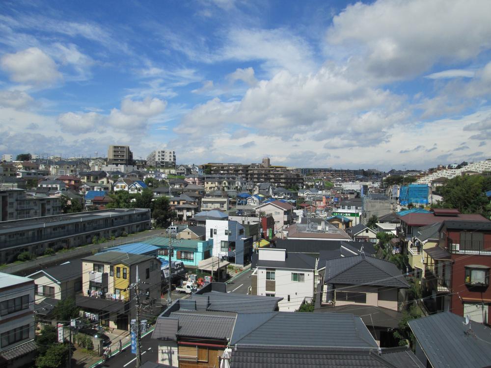 View photos from the dwelling unit. View from the site (August 2013) Shooting