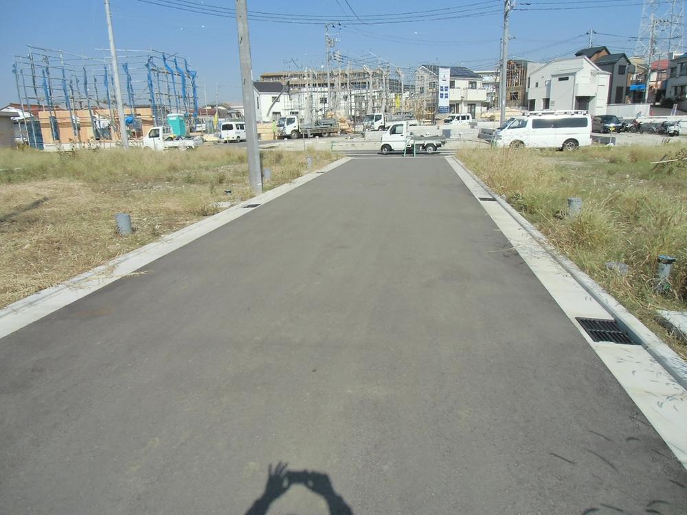 Local photos, including front road. Local (10 May 2013) Shooting