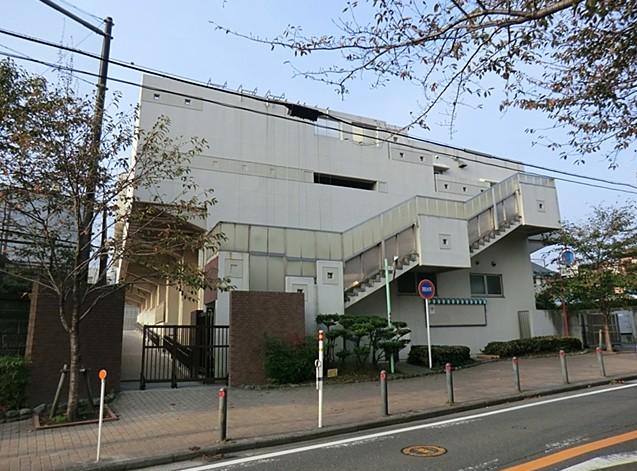 Junior high school. 720m until Iwasaki Junior High School