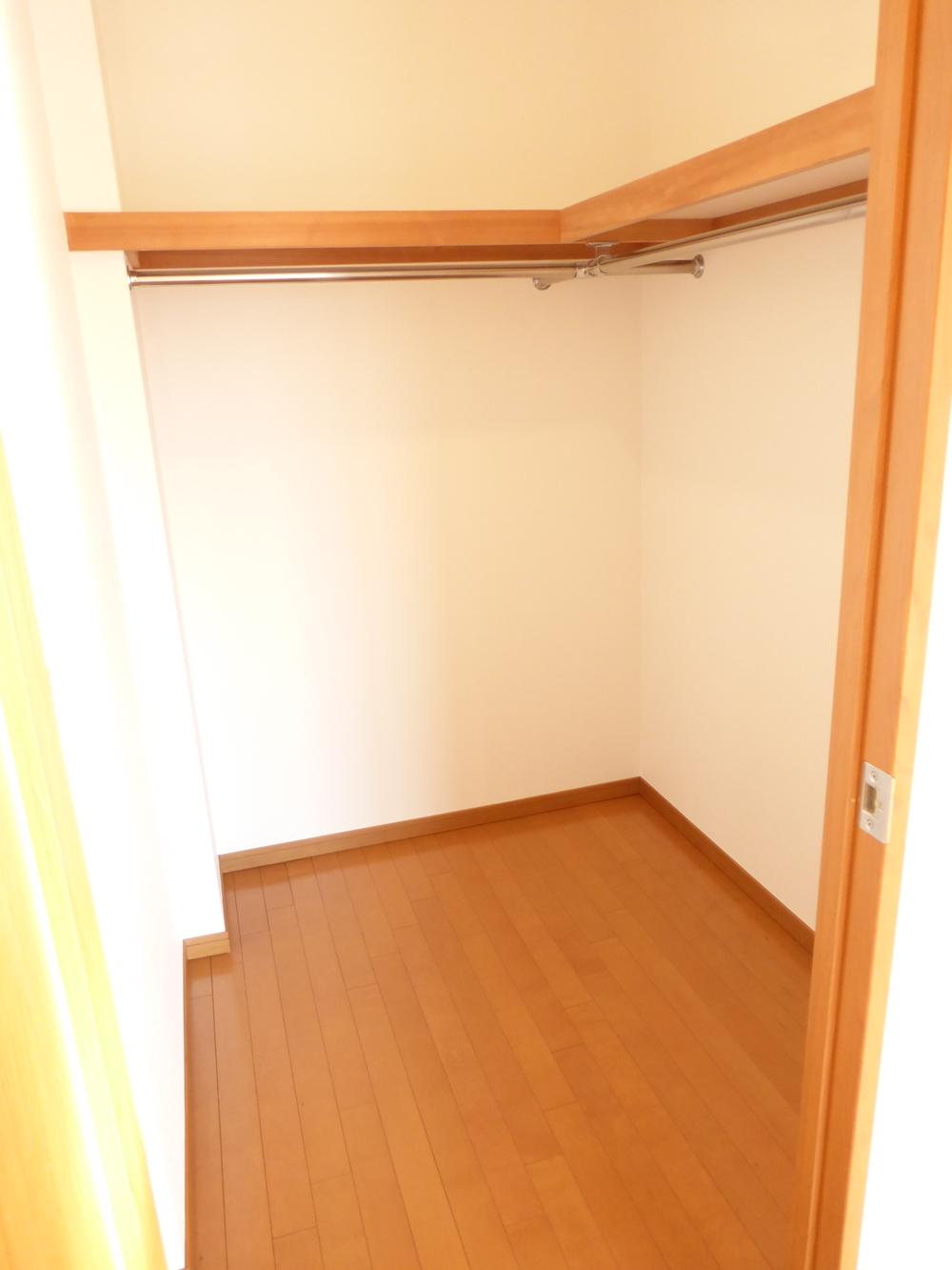 Receipt. Walk-in closet (November 26, 2013) Shooting