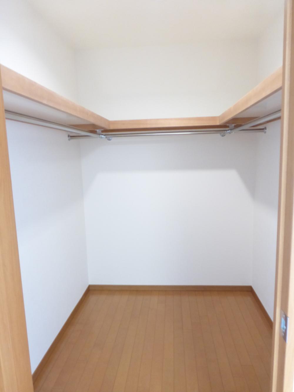 Receipt. Walk-in closet (November 26, 2013) Shooting