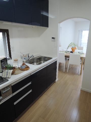 Kitchen. 4 Pledge