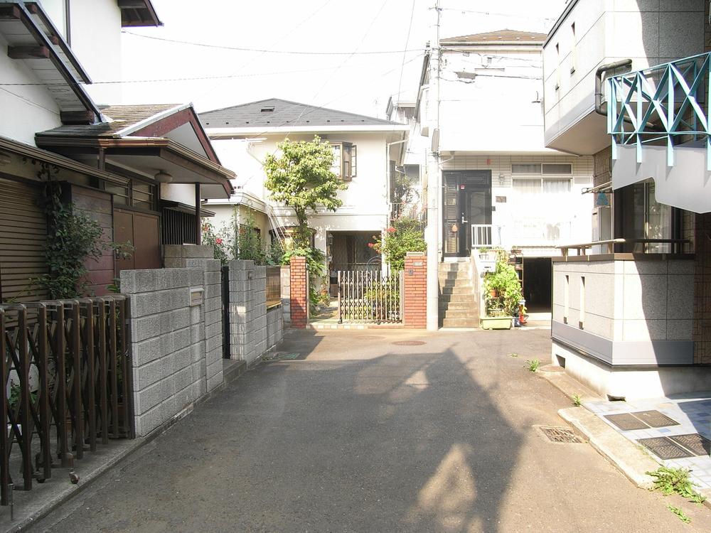 Local photos, including front road. Local (08 May 2013) Shooting