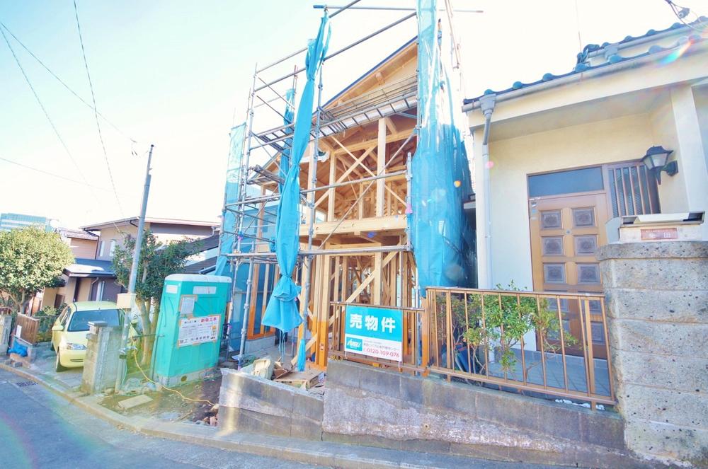 Other local. Local (11 May 2013) Shooting, It is a quiet residential area Siemens to 4.6m public roads.