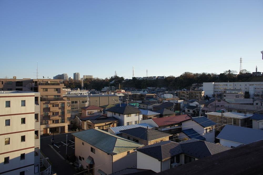 View photos from the dwelling unit. Local (12 May 2013) shooting front south