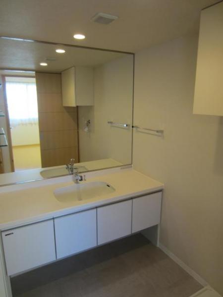 Wash basin, toilet