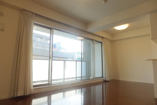 Same specifications photos (living)