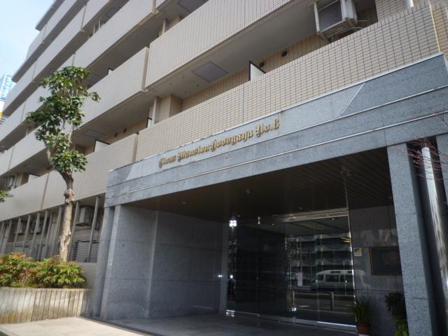 Entrance. Common areas