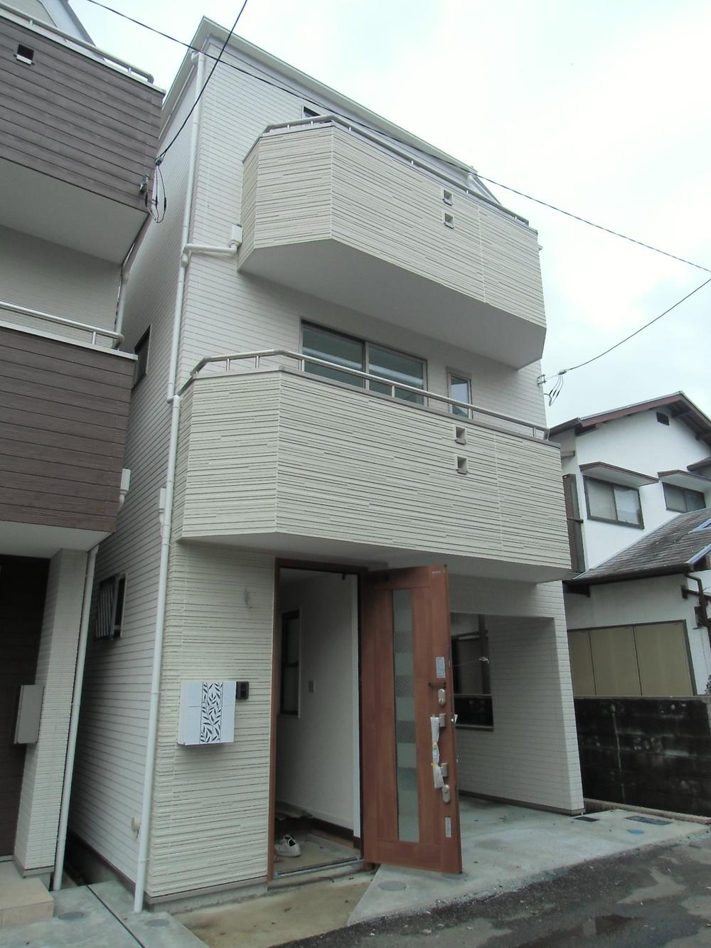 Local appearance photo. Local (10 May 2013) Shooting