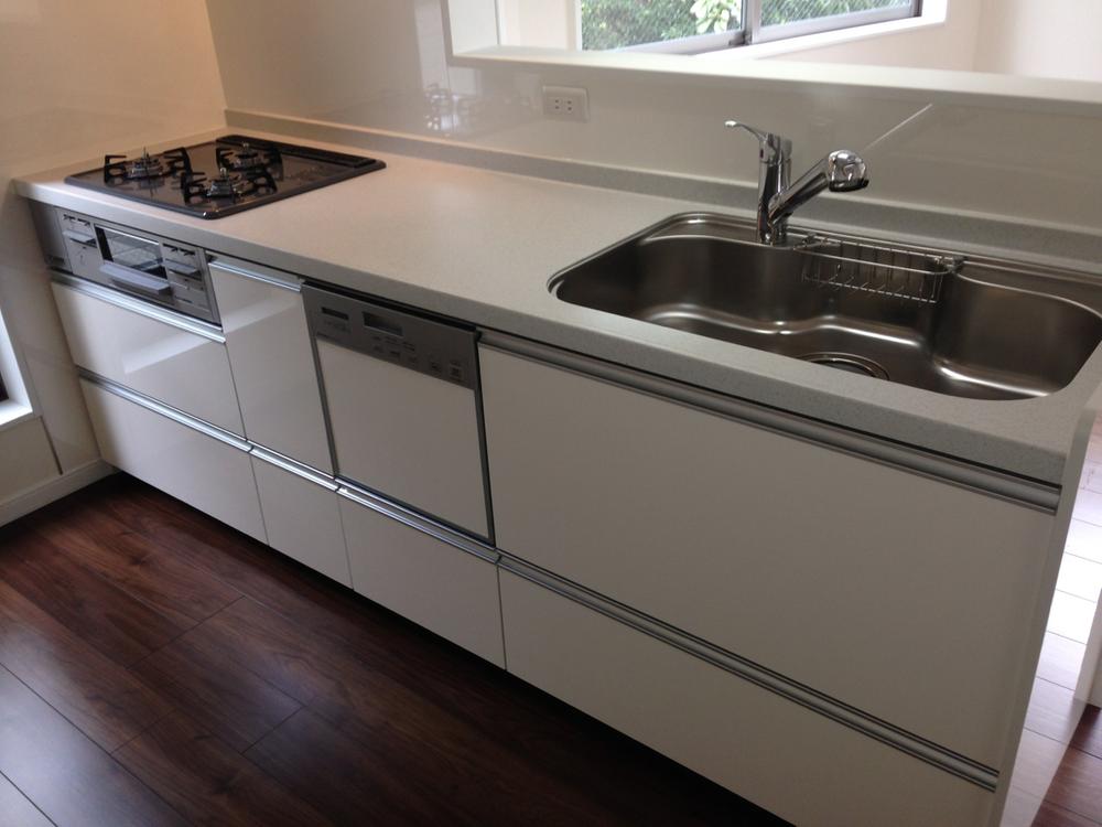 Kitchen. Indoor (10 May 2013) Shooting