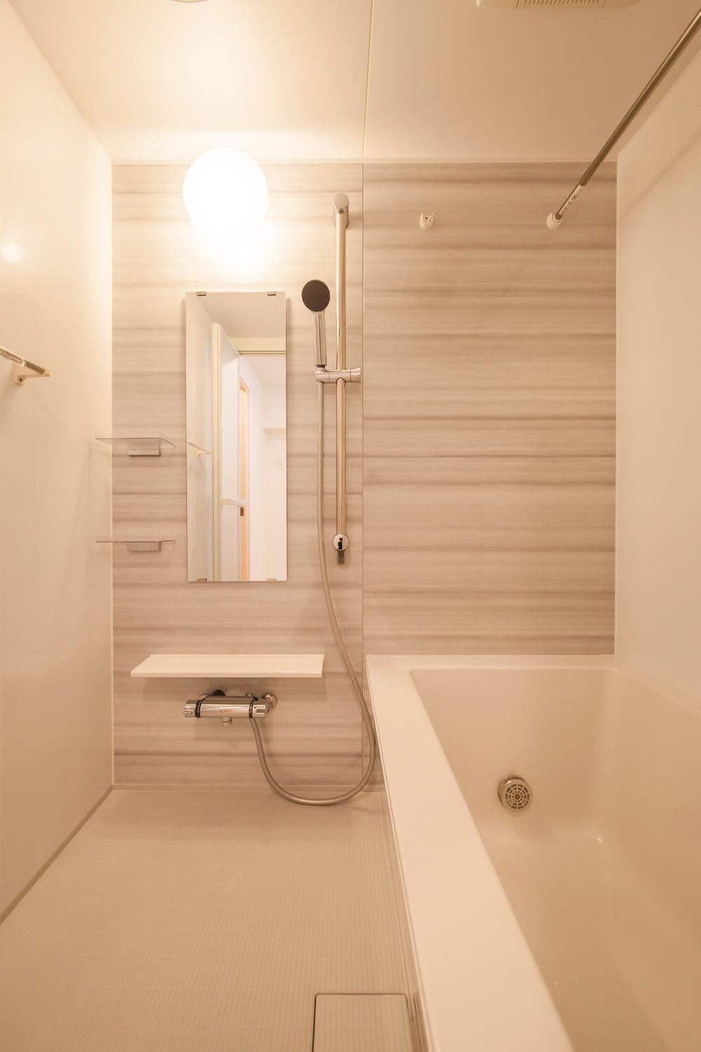 Bathroom. With ventilation drying heater Warm bath