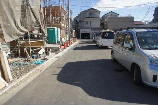 Local photos, including front road. Frontal road