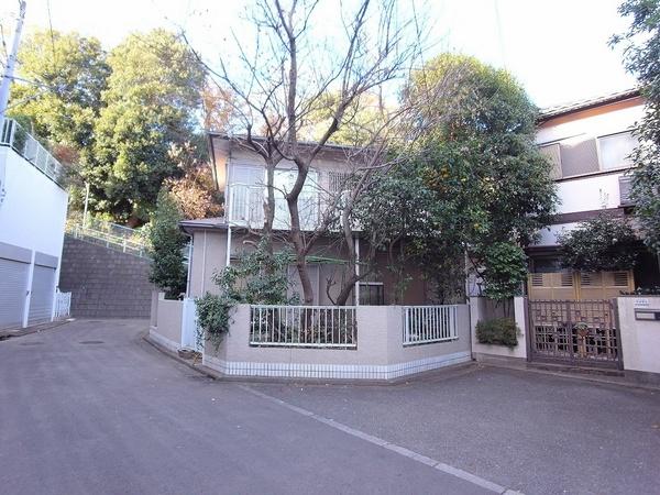 Local photos, including front road. Local (12 May 2013) Shooting MidoriYutaka is a quiet living environment in Kana. 