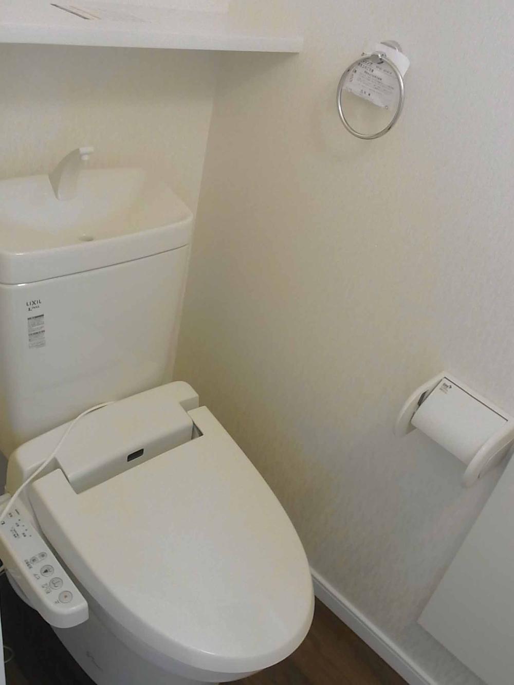 Toilet. Indoor (11 May 2013) Shooting