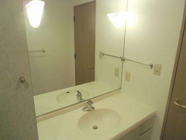 Wash basin, toilet