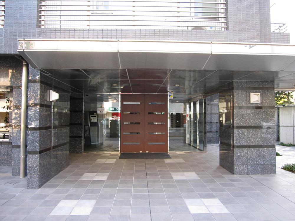 Entrance. Common areas