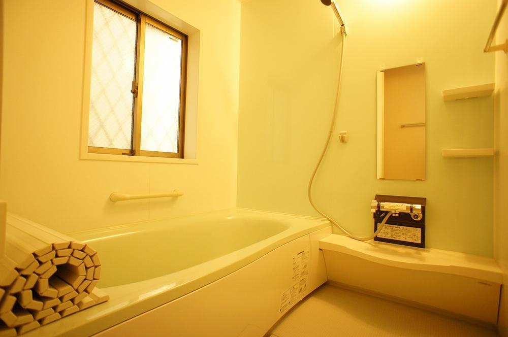 Bathroom. Room (August 2013) Shooting, This is a system bus of 1 square meters size with a window.