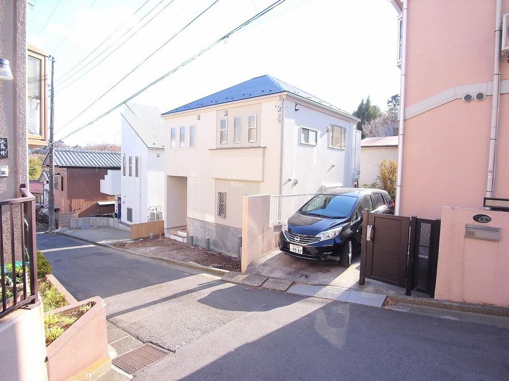 Local photos, including front road. Local (12 May 2013) Shooting