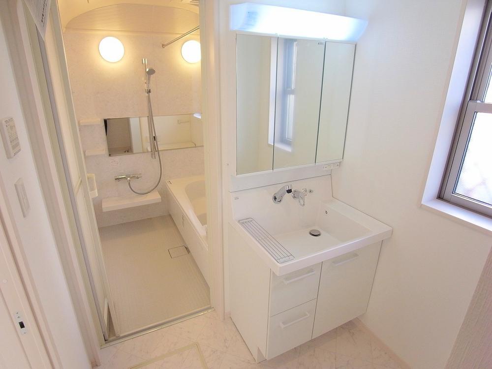 Wash basin, toilet. Indoor (12 May 2013) Shooting