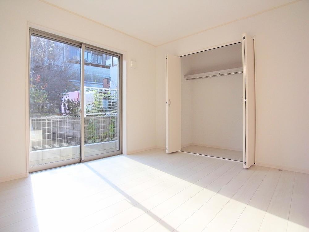 Non-living room. Indoor (12 May 2013) Shooting