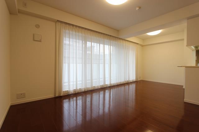 Same specifications photos (living)