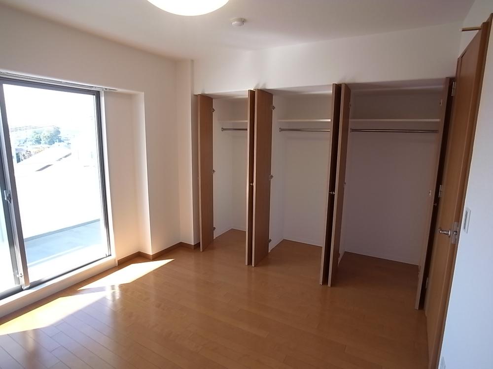 Non-living room. Anyway storage-rich house.