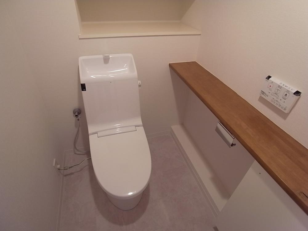 Toilet. Indoor (11 May 2013) Shooting
