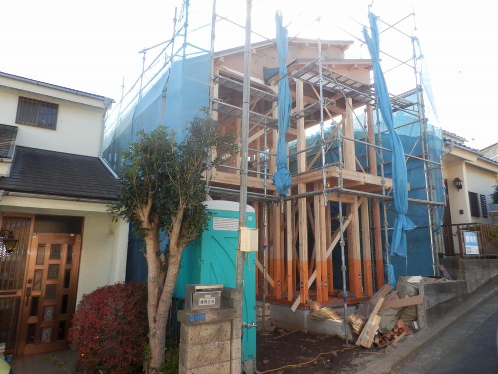 Local appearance photo. Popular location and, It is recommended property of enhancement of in-home equipment! Since the Yokohama Station is also a short train, Transfer to the city center is also a breeze (November 2013) Shooting