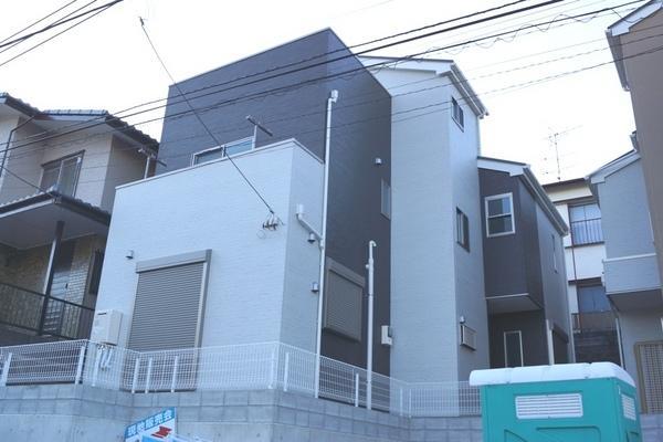 Local appearance photo. Local (12 May 2013) Shooting