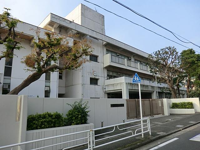 Primary school. 650m until Iwasaki elementary school