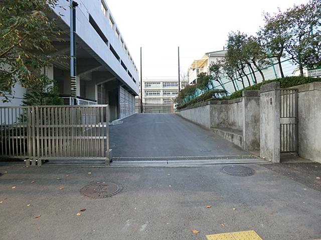 Junior high school. 750m to Yokohama City Tateiwazaki junior high school
