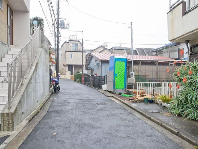 Local photos, including front road. 2013 December 10, shooting