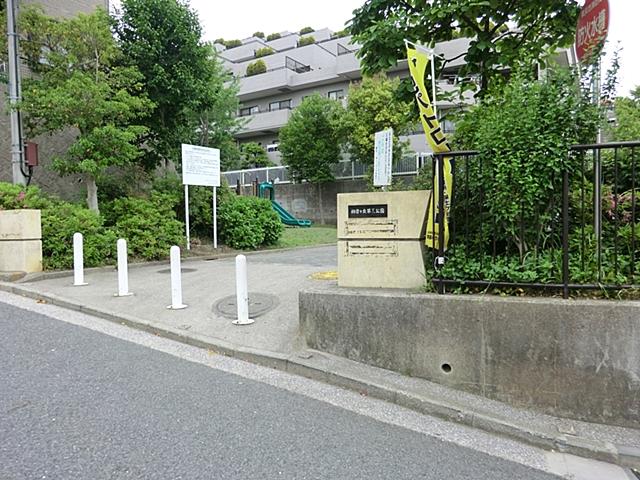 park. 900m until Hatsune months hill third park