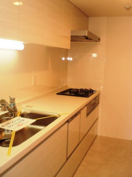 Kitchen. Dishwasher ・ Equipped with a water purifier is standard!