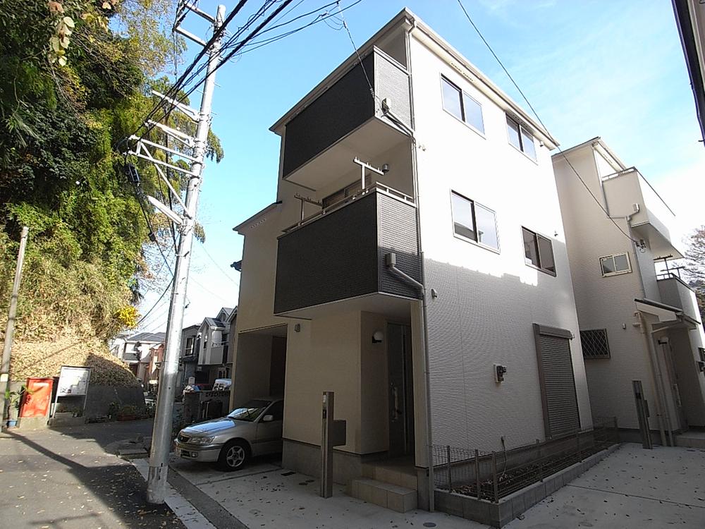 Local appearance photo. Living environment is good in a quiet residential area. Local (12 May 2013) Shooting