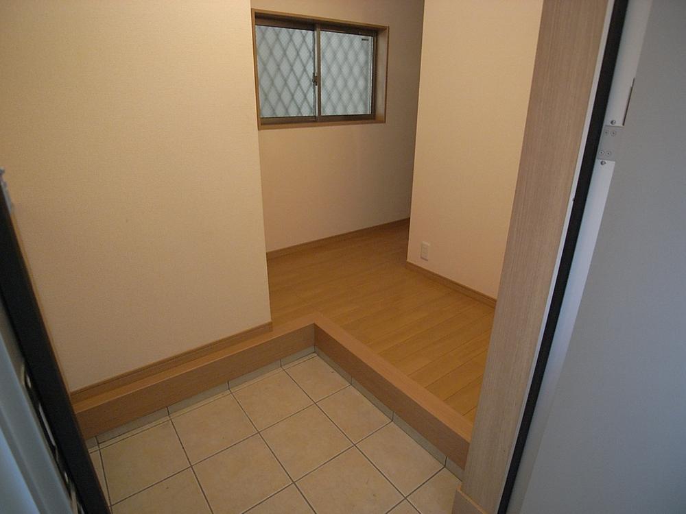 Entrance. Local (12 May 2013) Shooting